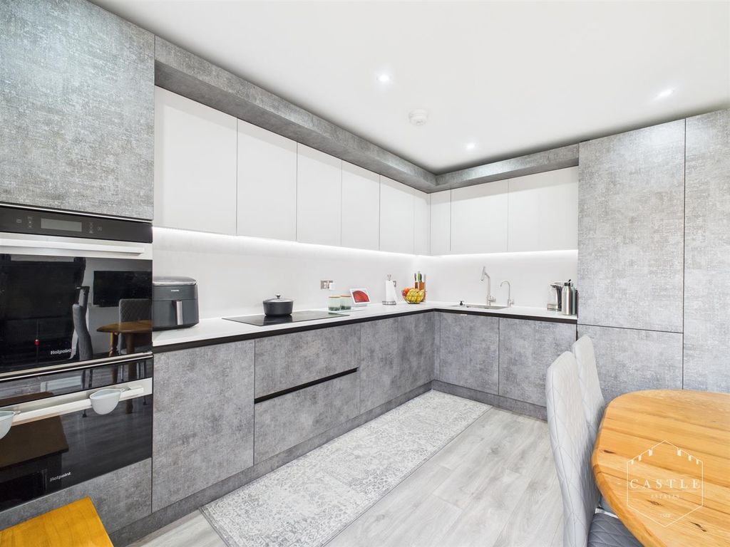 Property photo 2 of 25 Living Kitchen