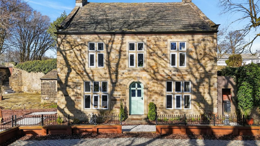 Property photo 2 of 50