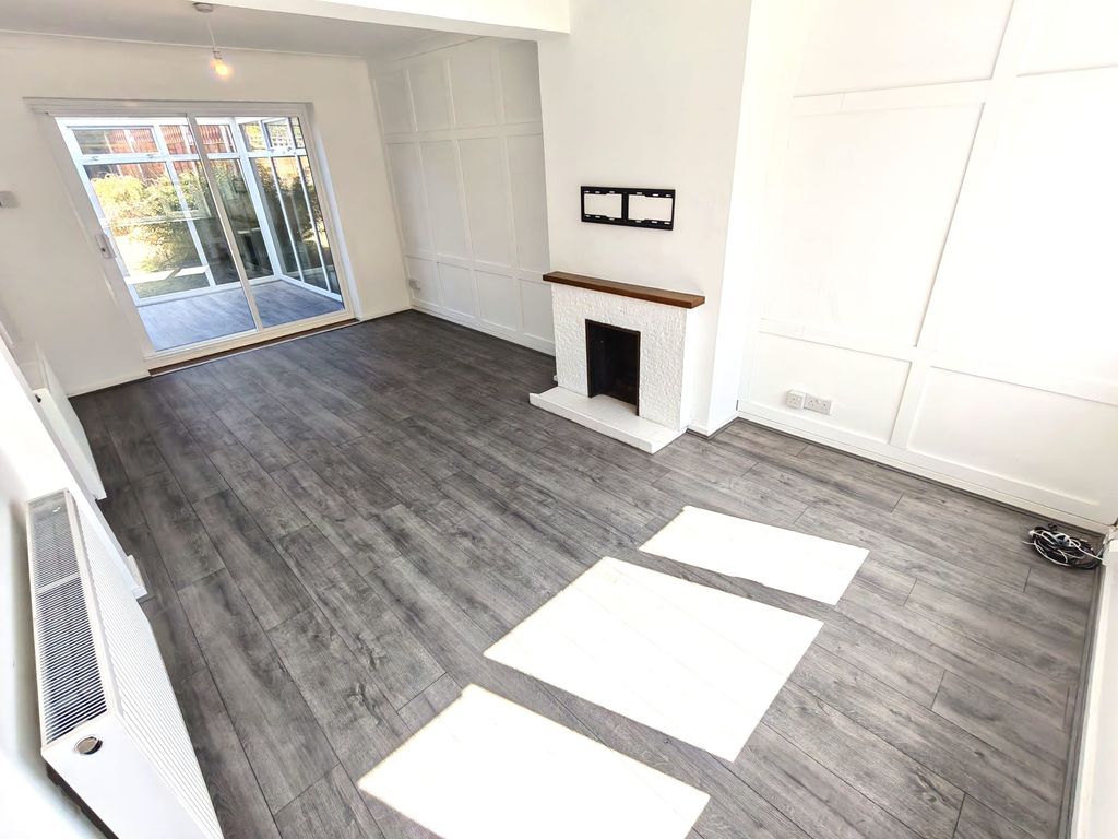 Property photo 2 of 17 Lounge A