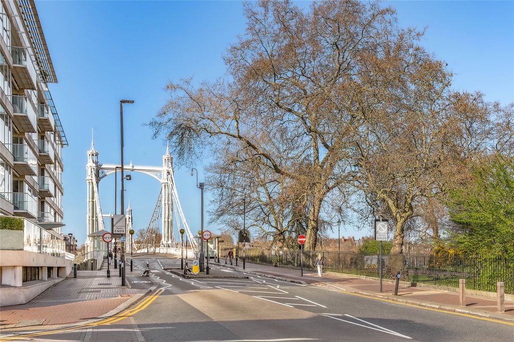 Property photo 1 of 7 Albert Bridge