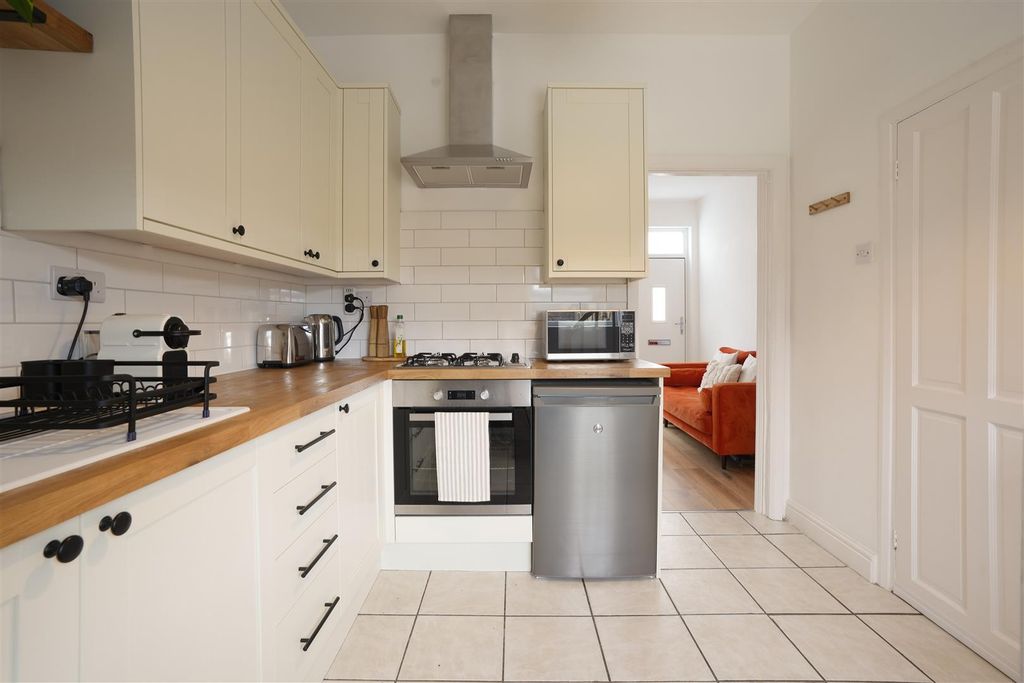 Property photo 2 of 20 Kitchen
