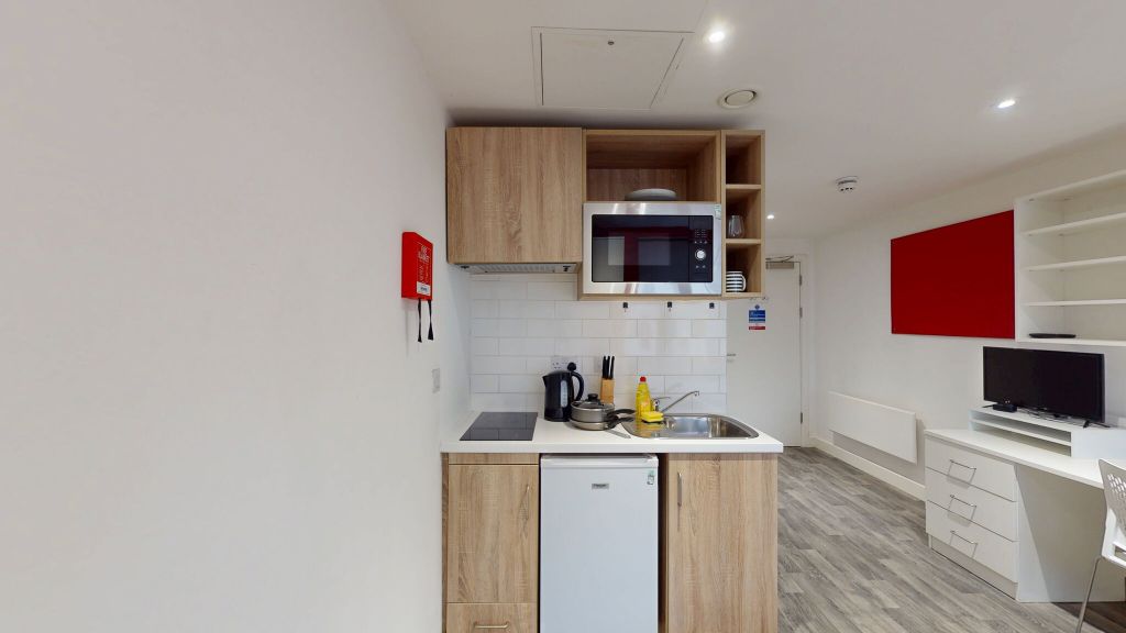 Property photo 2 of 18 Kitchen