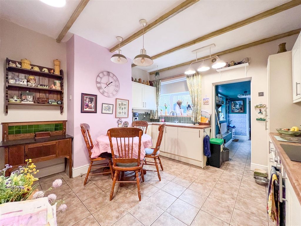 Property photo 2 of 19 Breakfast Kitchen