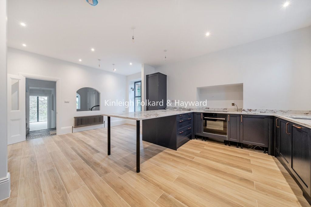 Property photo 2 of 15 Kitchen