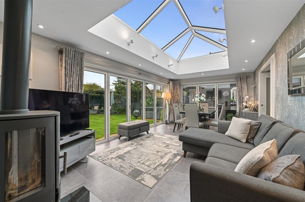 Property photo 2 of 22 Dining Room