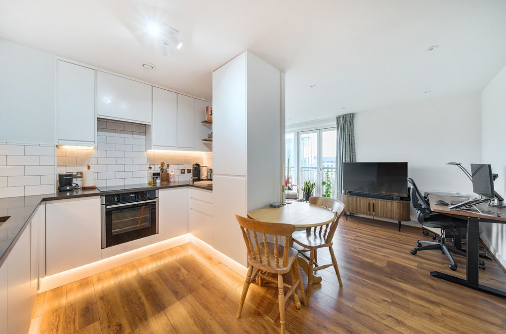 Property photo 1 of 15 1394893-12-695ce0...