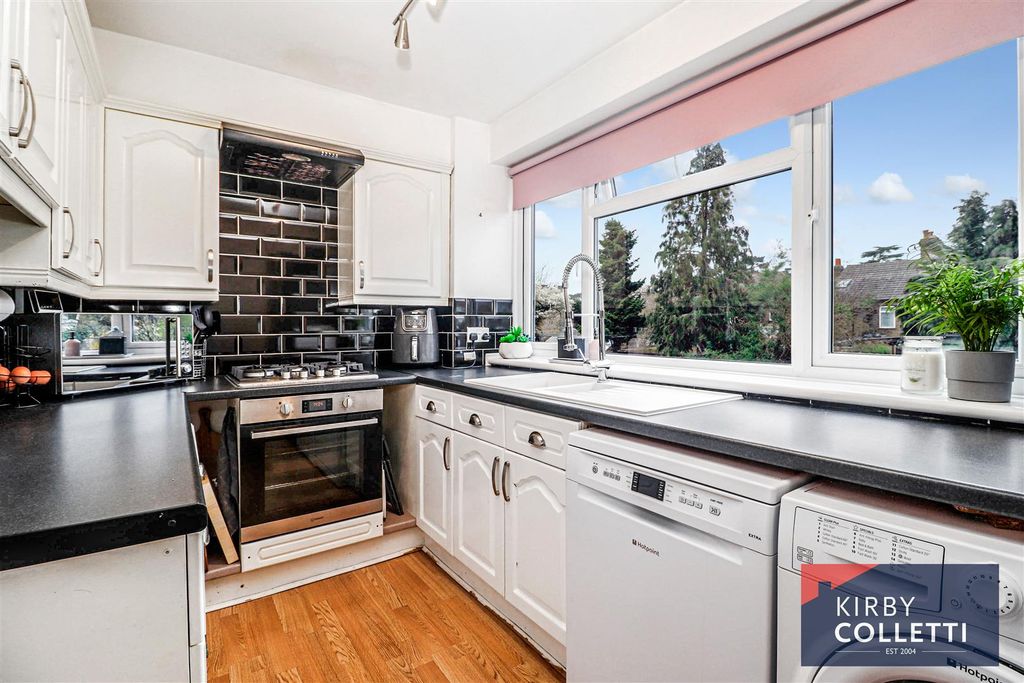 Property photo 2 of 19 Kitchen