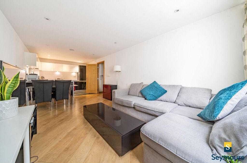 Property photo 3 of 15 Kitchen/Lounge