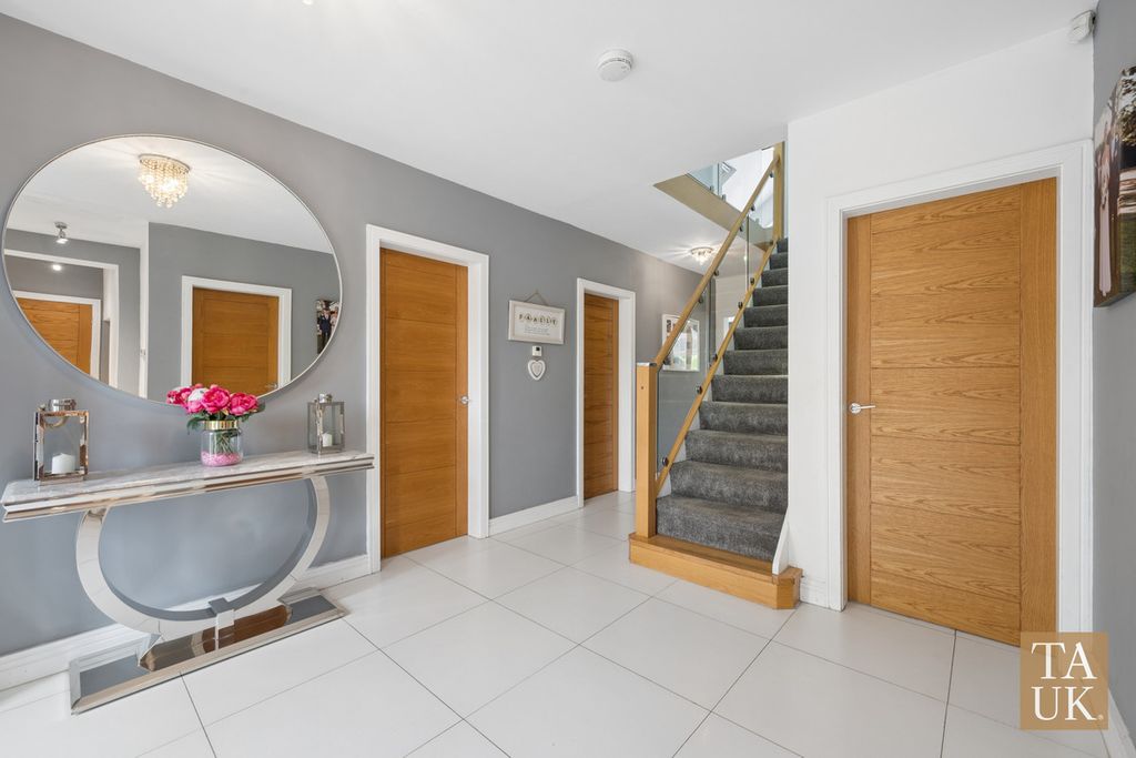 Property photo 2 of 37