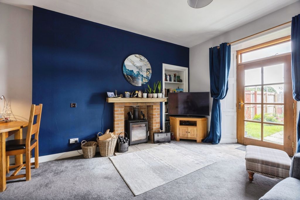 Property photo 2 of 20 Living Room