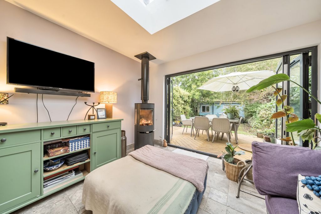 Property photo 2 of 18 Sitting Room