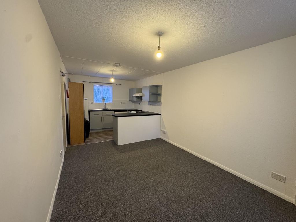 Property photo 3 of 7 Img 4062