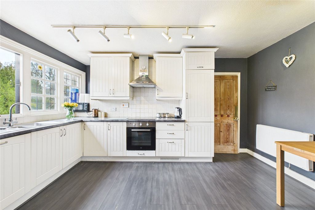 Property photo 3 of 17 Kitchen