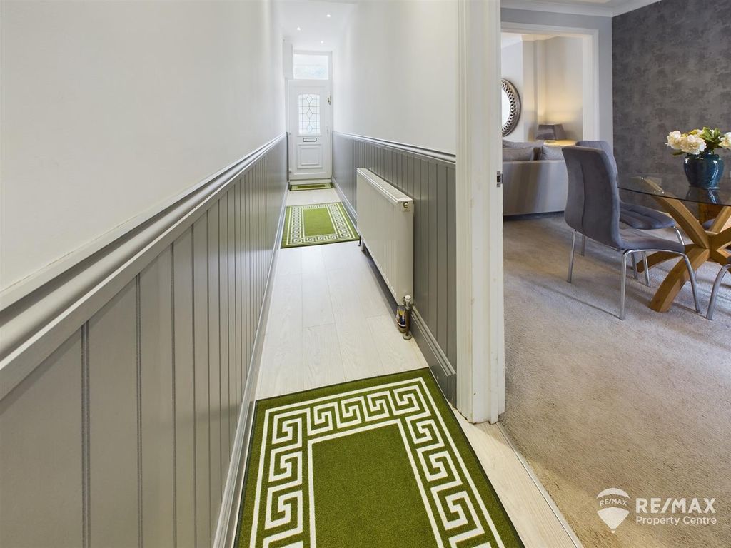 Property photo 2 of 25 Entrance Hall.Jpg