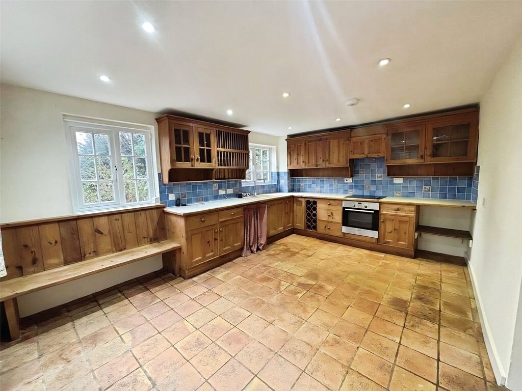Property photo 2 of 19 Picture No. 11