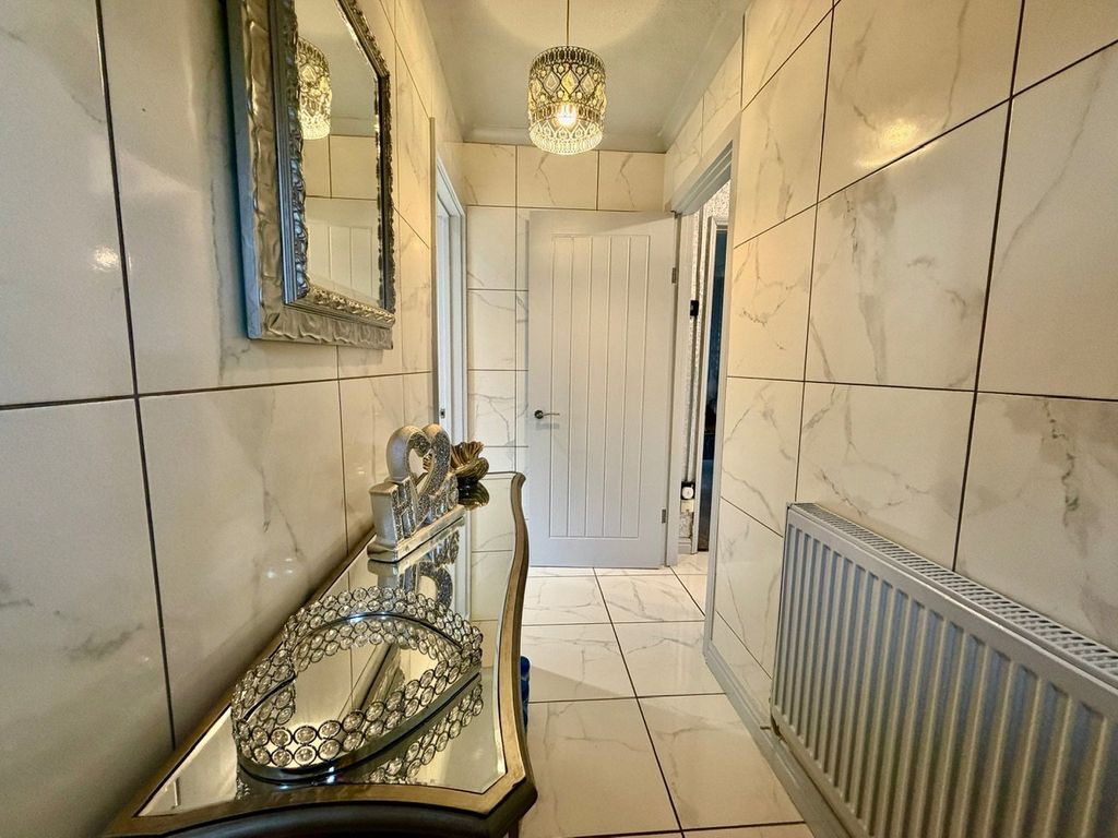 Property photo 2 of 37