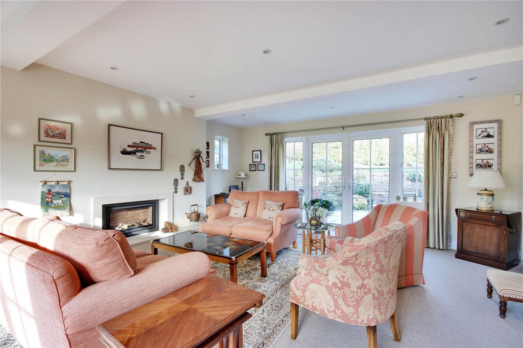 Property photo 3 of 12 Sitting Room