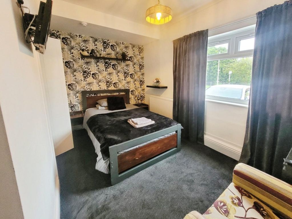 Property photo 2 of 36 742668d9-Room 207 20Heathfield 20rd.Jpg