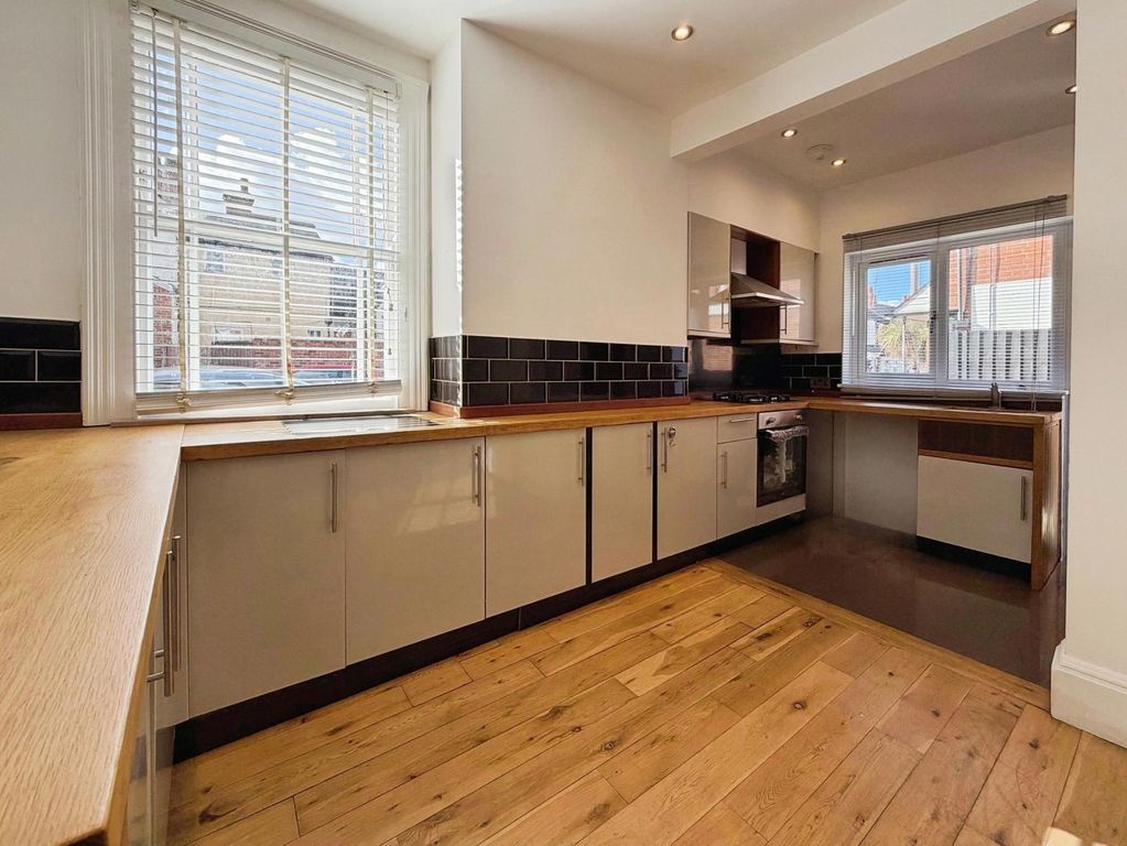 Property photo 1 of 9 Kitchen