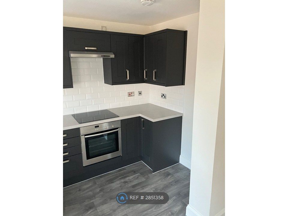 Property photo 3 of 15 Kitchen