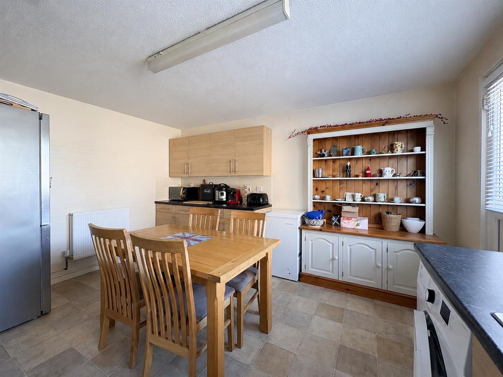 Property photo 2 of 18 Kitchen.Png