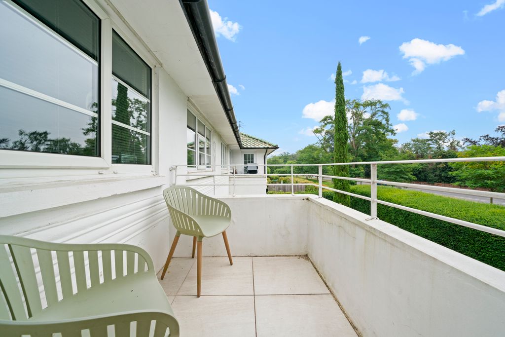 Property photo 2 of 20 2 Ray Drive Sl6-05.Jpg