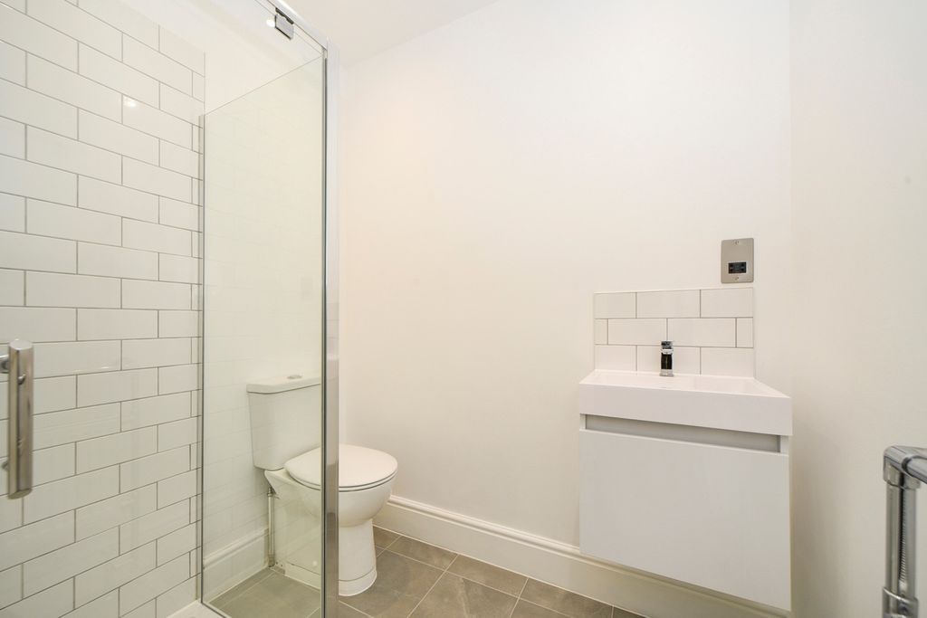 Property photo 3 of 10 2542B77c-402d-F11...