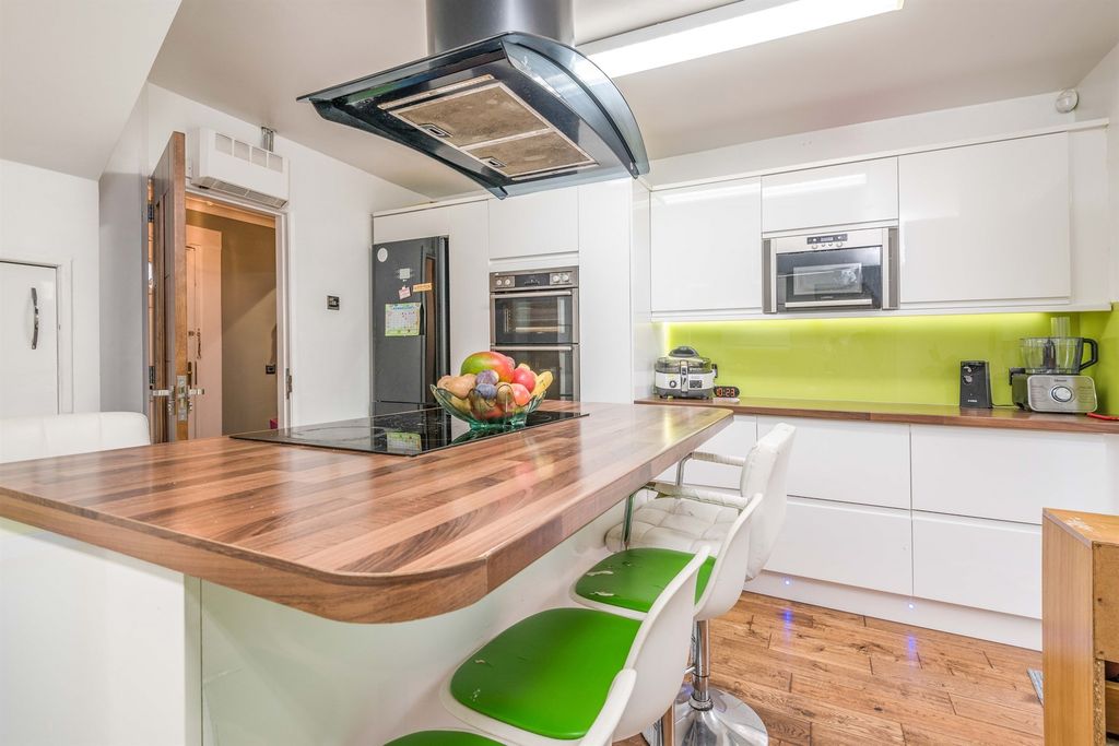 Property photo 3 of 14 Image