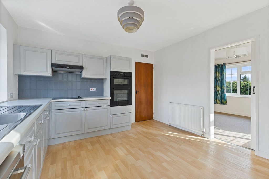 Property photo 3 of 27