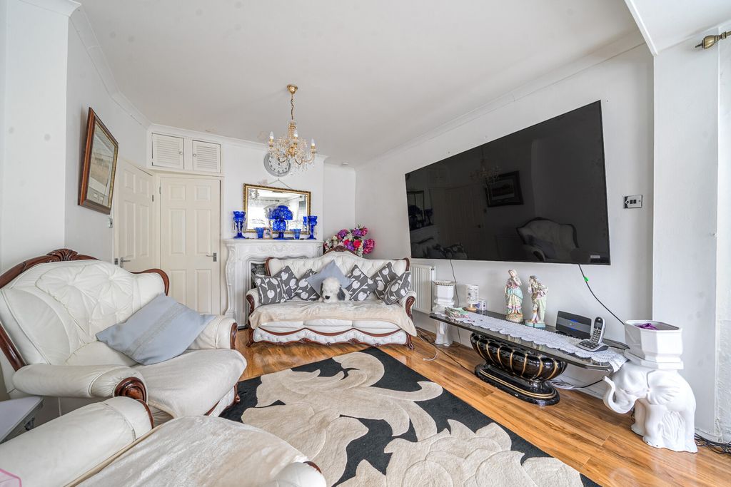 Property photo 2 of 19 Reception