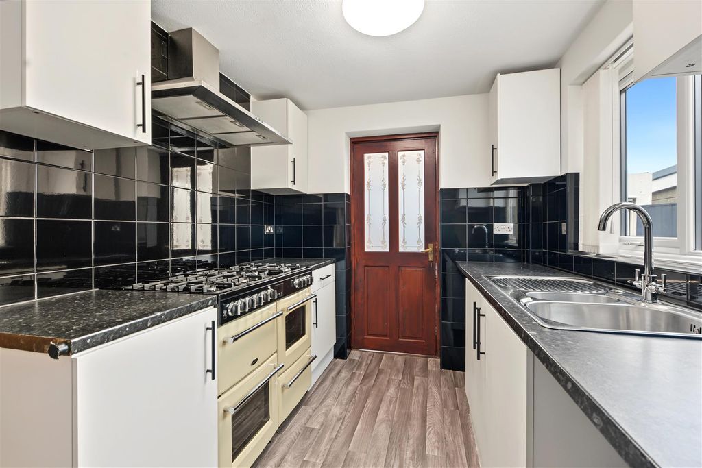 Property photo 2 of 11 Kitchen_1.Jpeg