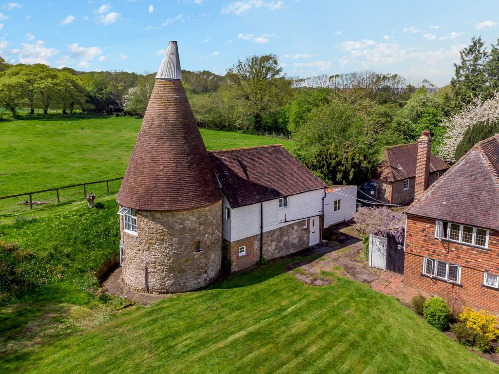 Property photo 1 of 7 Oast Cottage