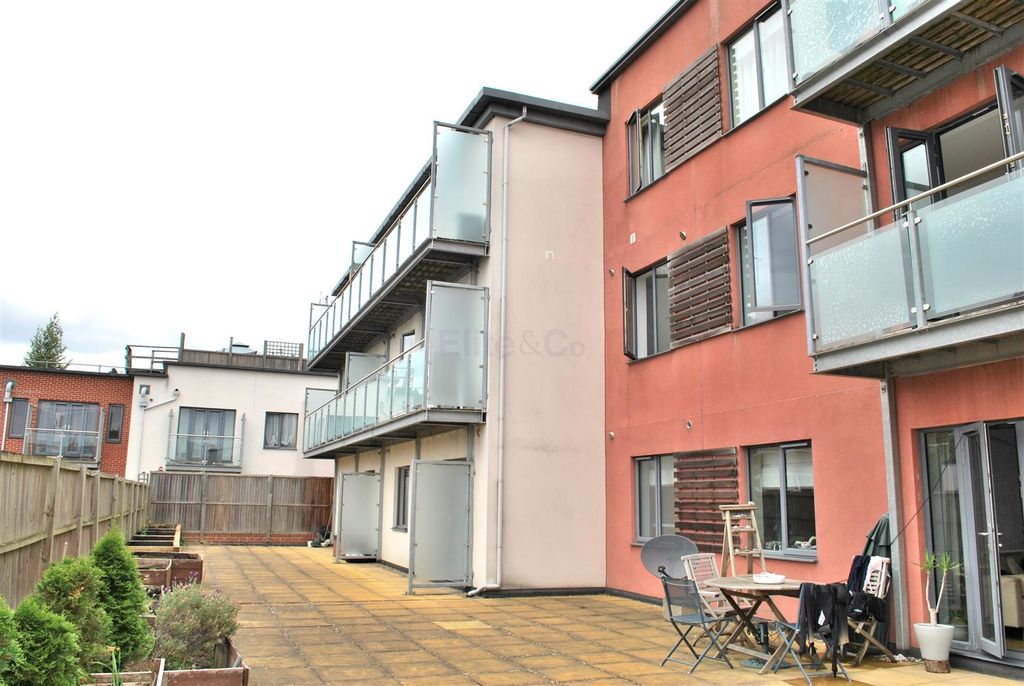 Property photo 2 of 11 Court Yard
