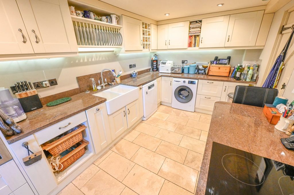 Property photo 3 of 25