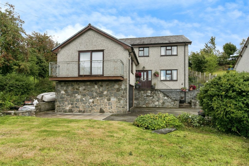 Property photo 1 of 26 Front