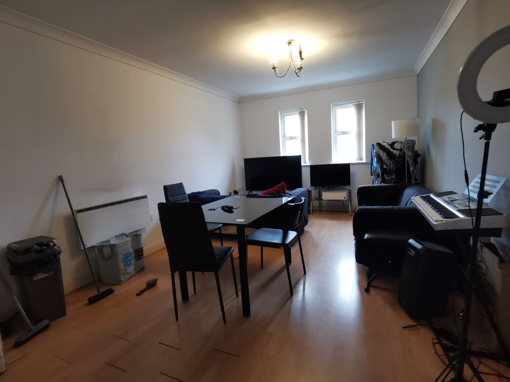 Property photo 2 of 8 Lounge