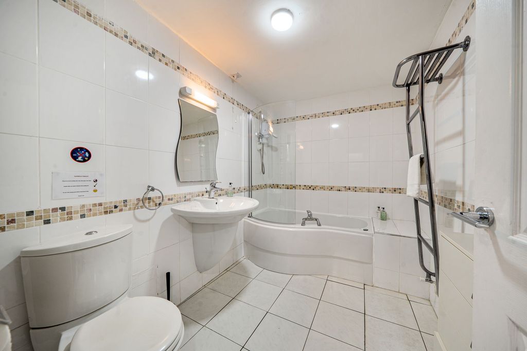Property photo 3 of 33