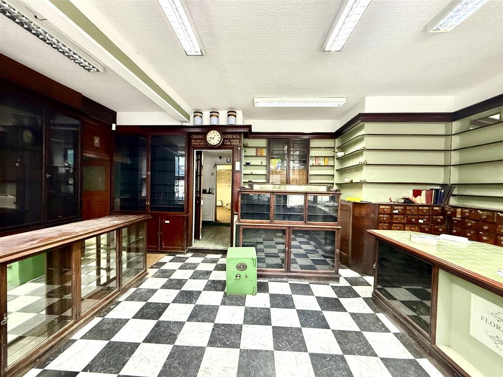 Property photo 2 of 24 Retail Area