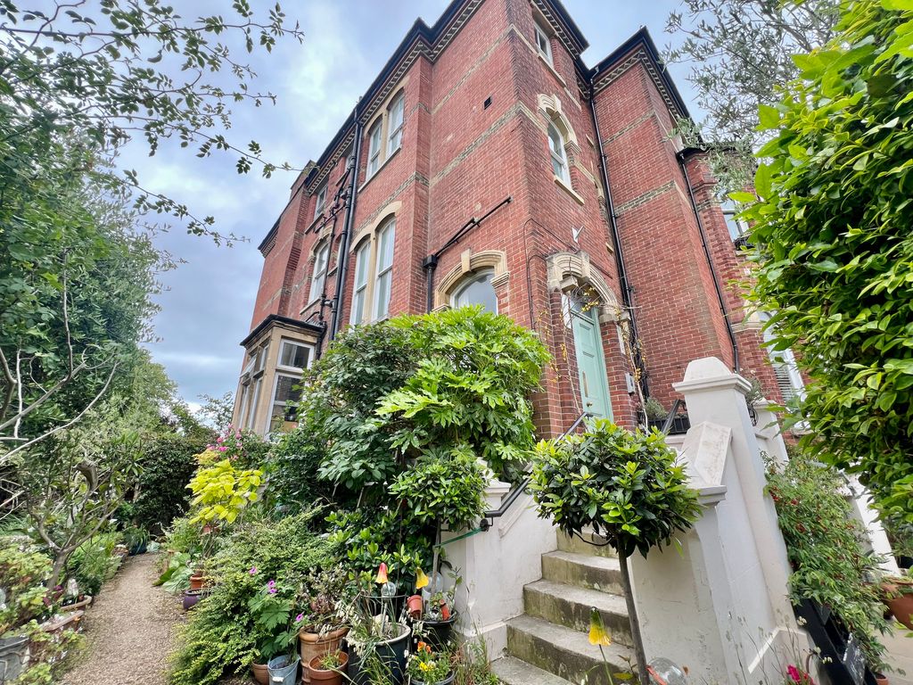Property photo 1 of 20