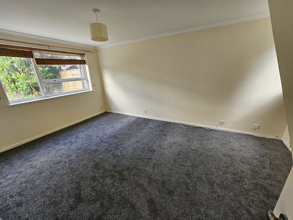Property photo 3 of 7 Lounge