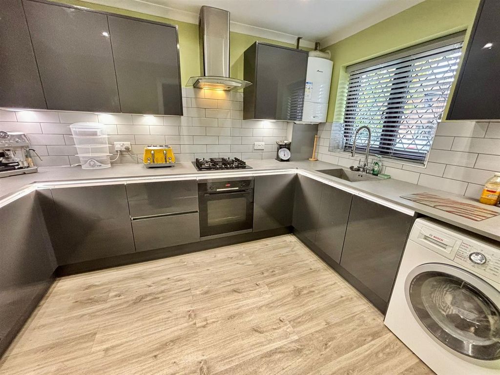 Property photo 2 of 12 Kitchen