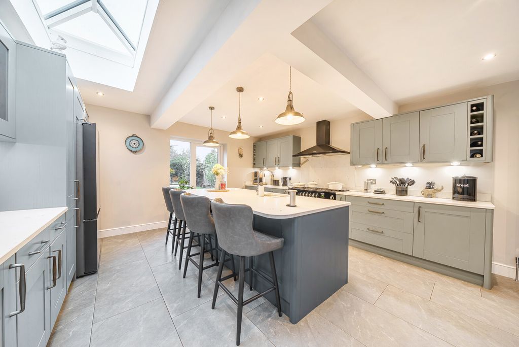 Property photo 3 of 16 Kitchen