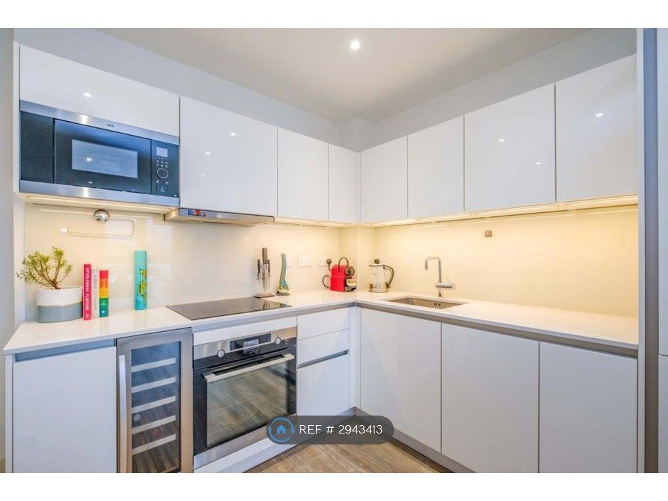 Property photo 3 of 17 Kitchen