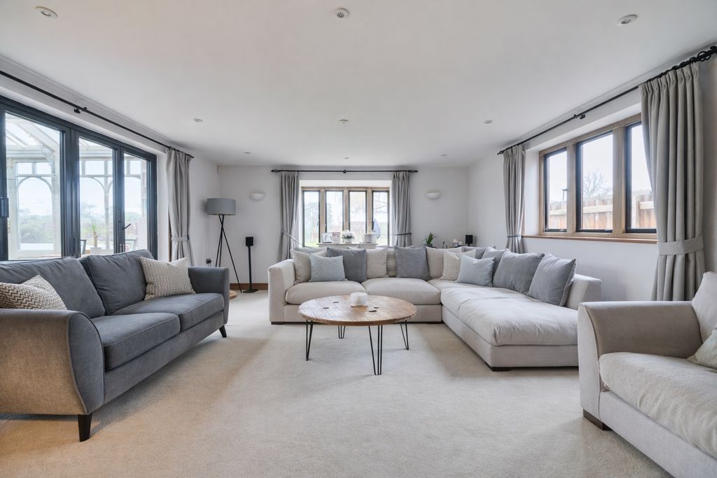 Property photo 2 of 21