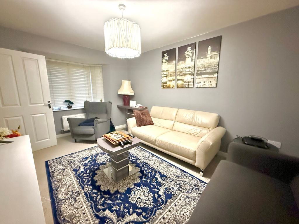 Property photo 3 of 14 Lounge