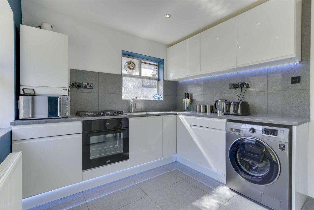 Property photo 2 of 12