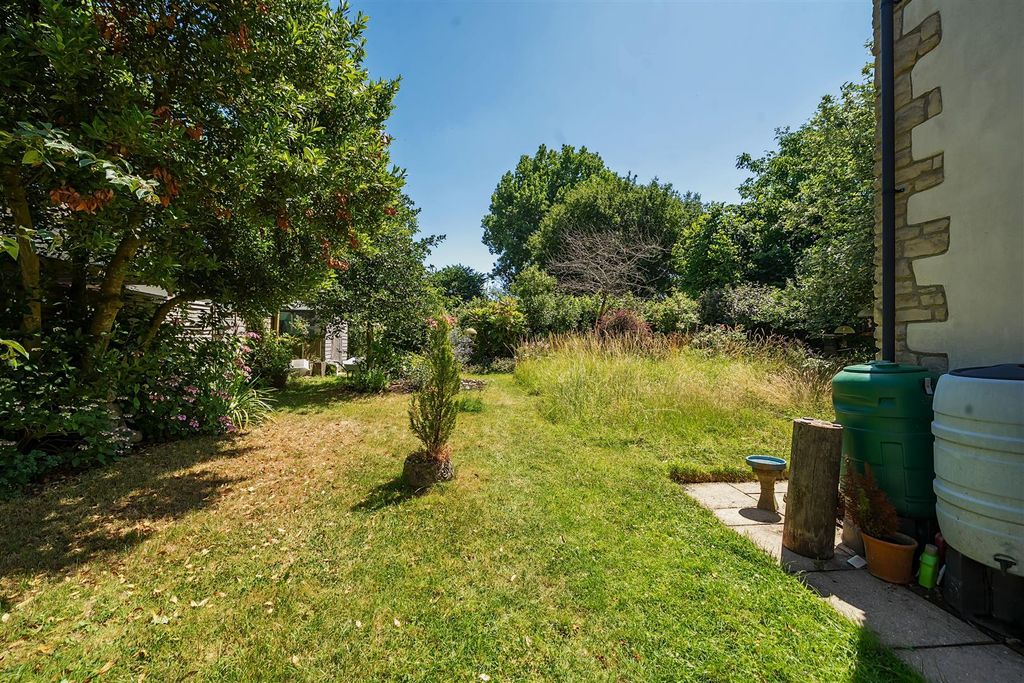 Property photo 3 of 20 Garden