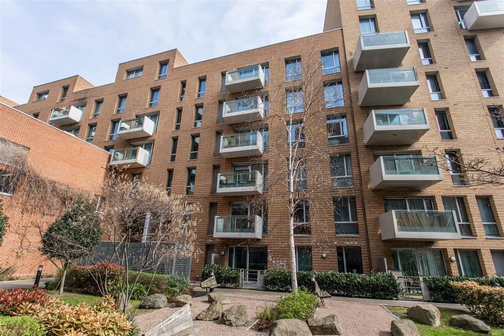 Property photo 2 of 11 Exterior