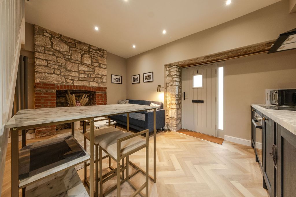 Property photo 1 of 36