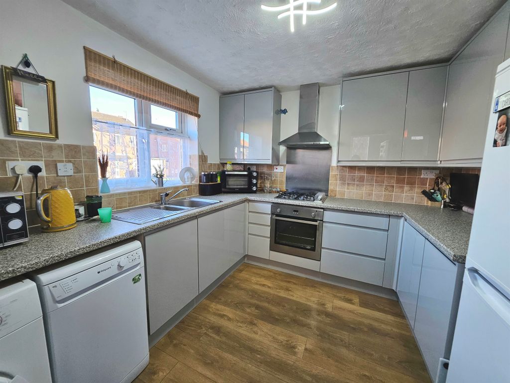 Property photo 2 of 10 Kitchen